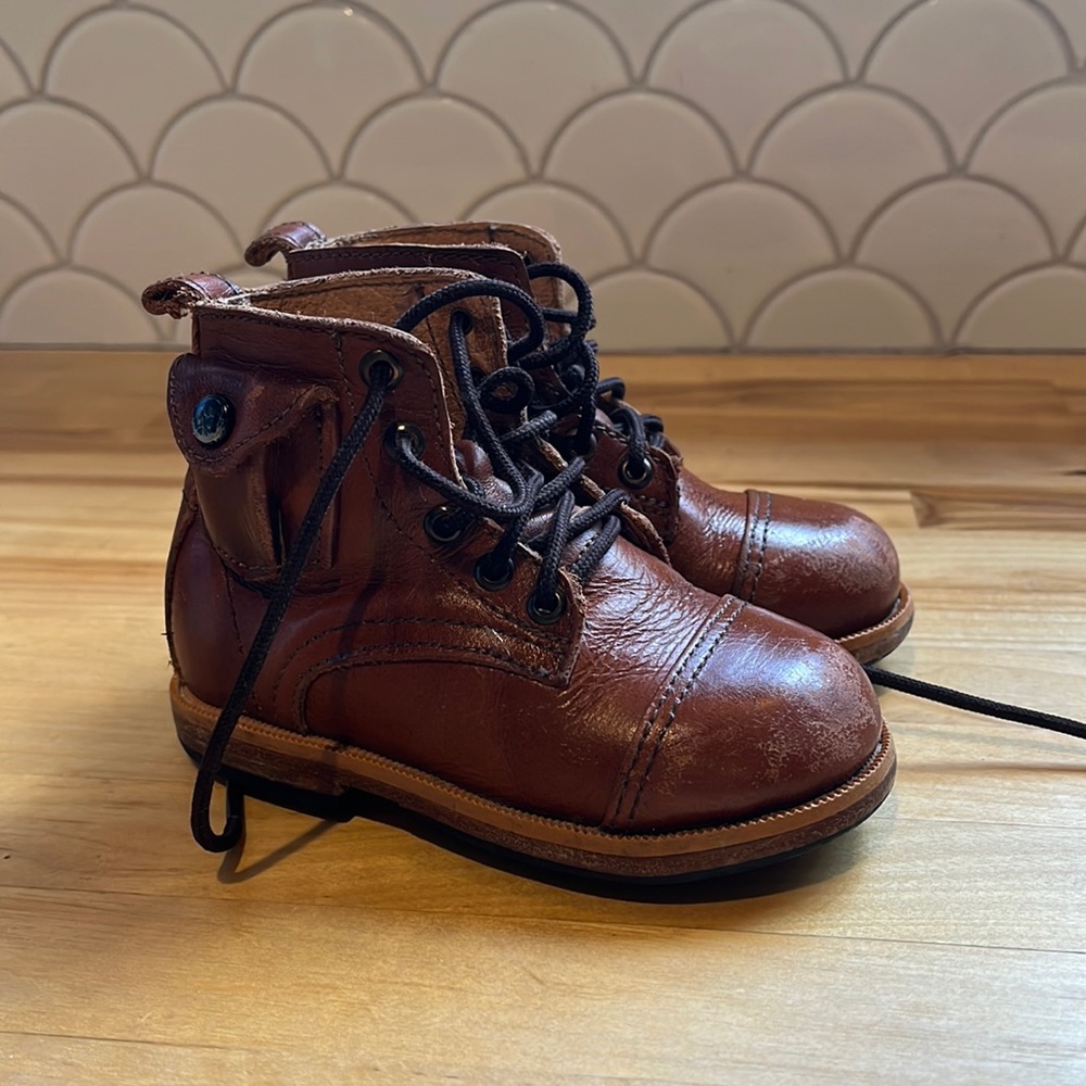 Mikoleón lace up boots
